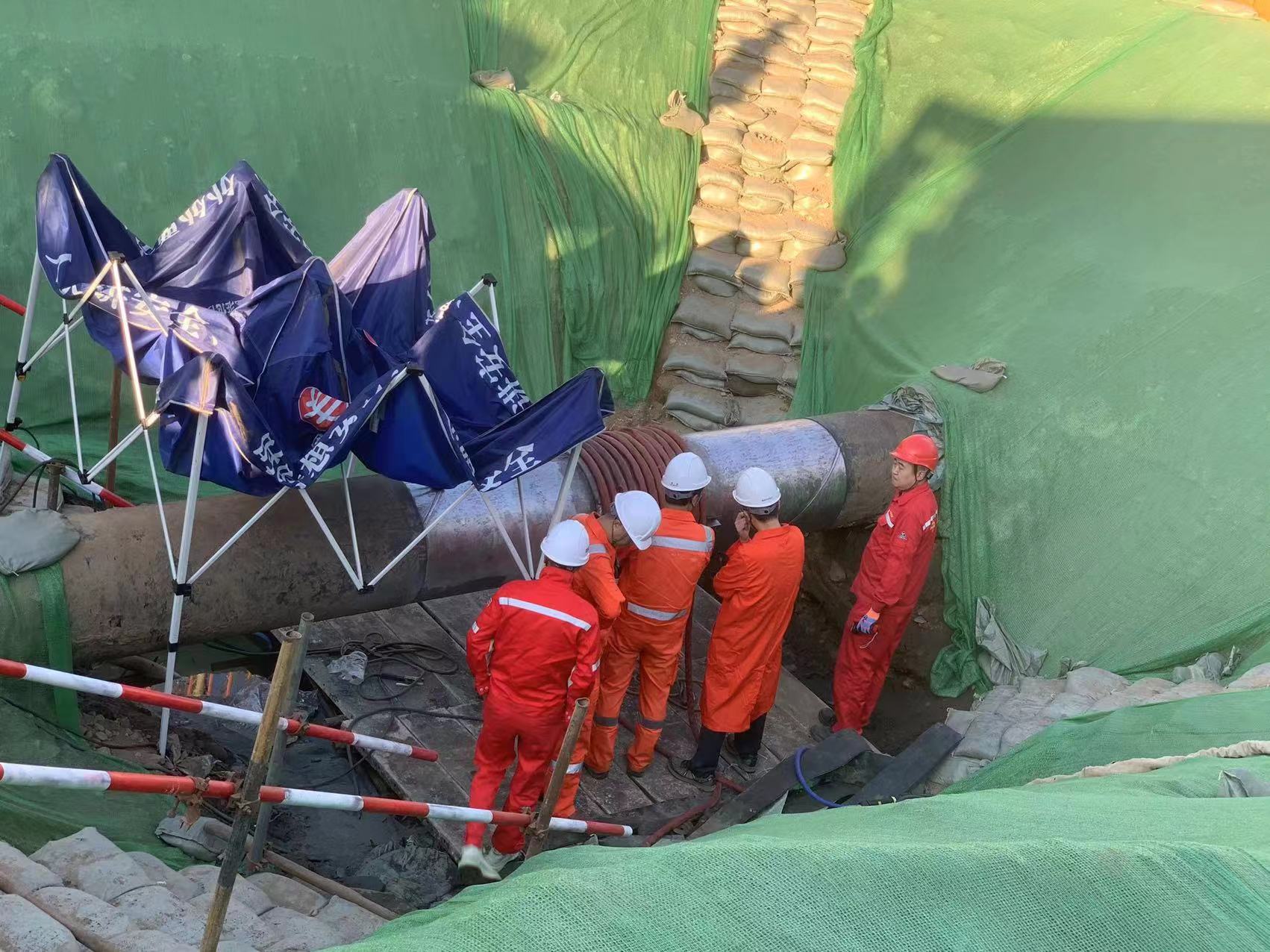 (image for) Piping installation for oil tran