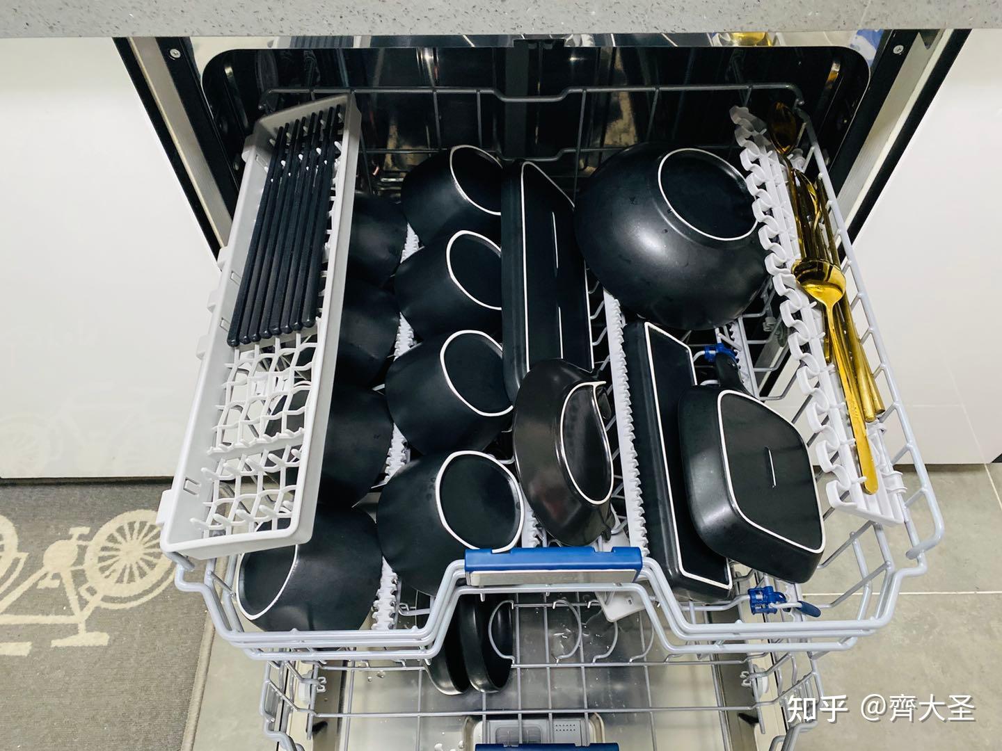 (image for) Kitchen dishwasher